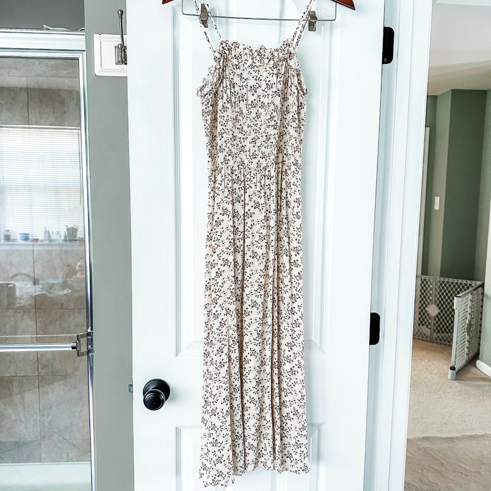 🌼Gorgeous Smocked Top Midi Dress